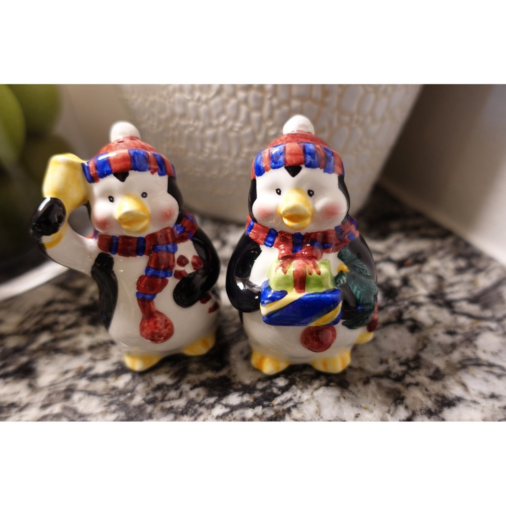 Earthenware Penguin Salt & Pepper Shaker‎ Set Christmas Holiday Decor